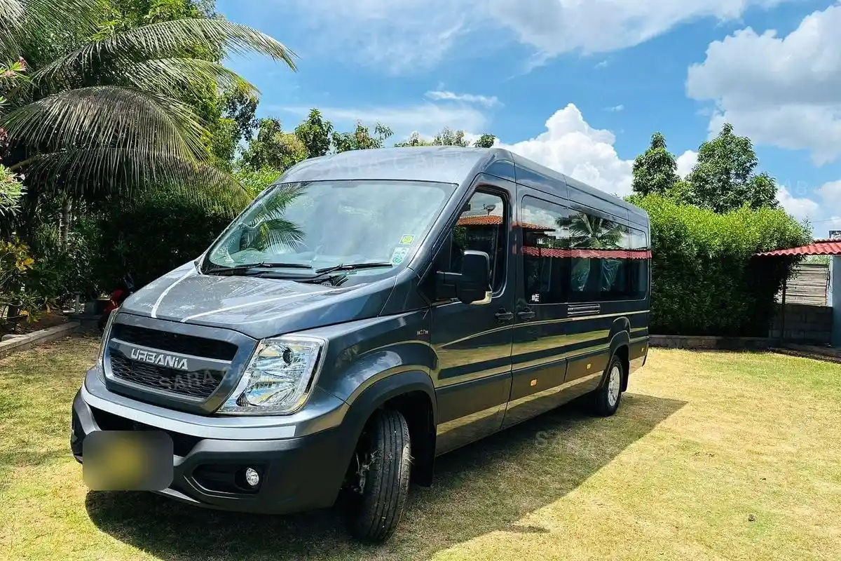 Force Urbania exterior, front three-quarter view